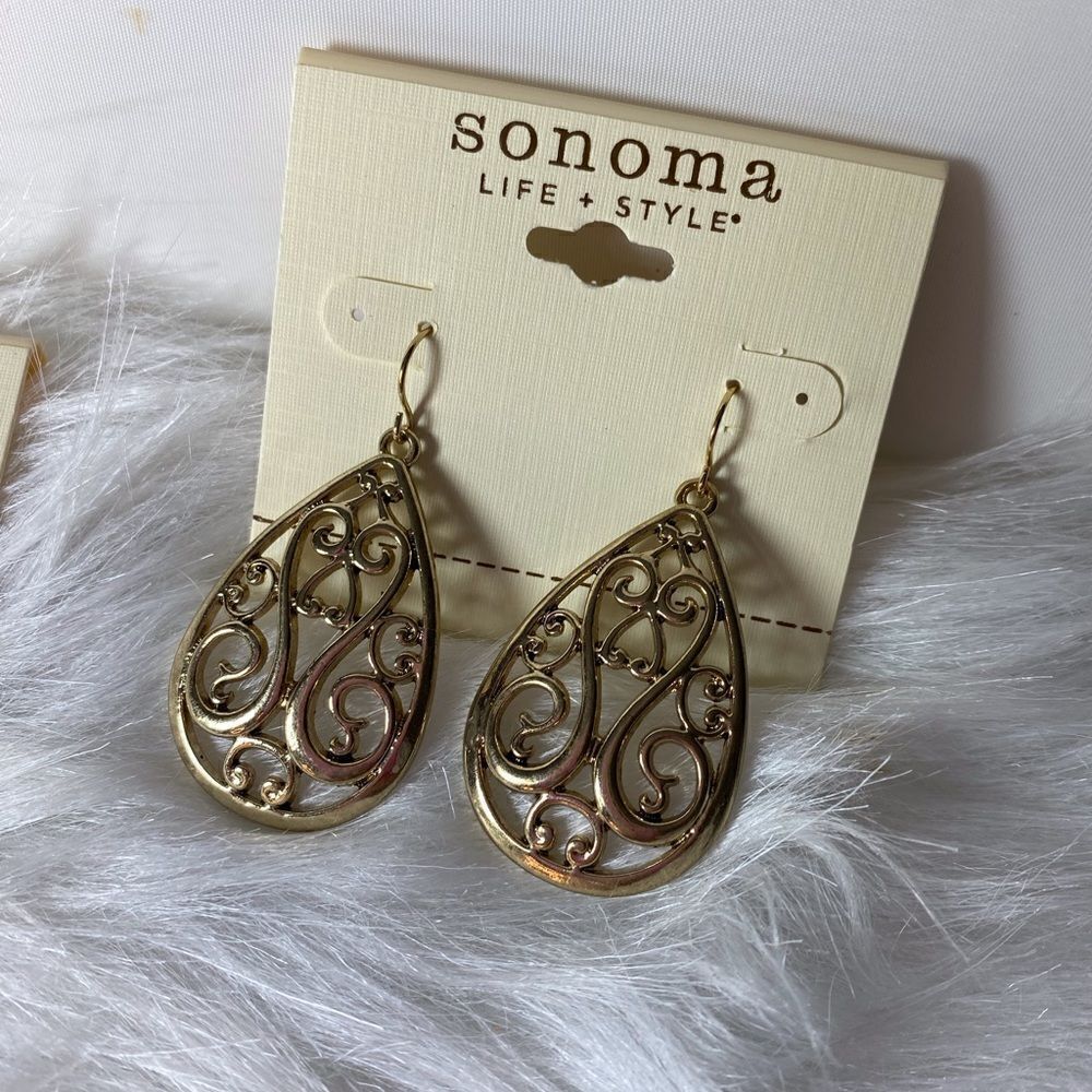 NWT Large Gold Teardrops with Scroll Work Fashion Jewelry
